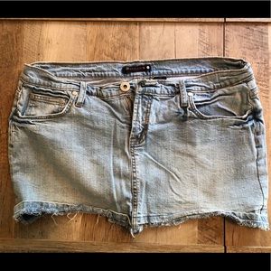 Vanilla jean skirt. Like new condition. Size 15.